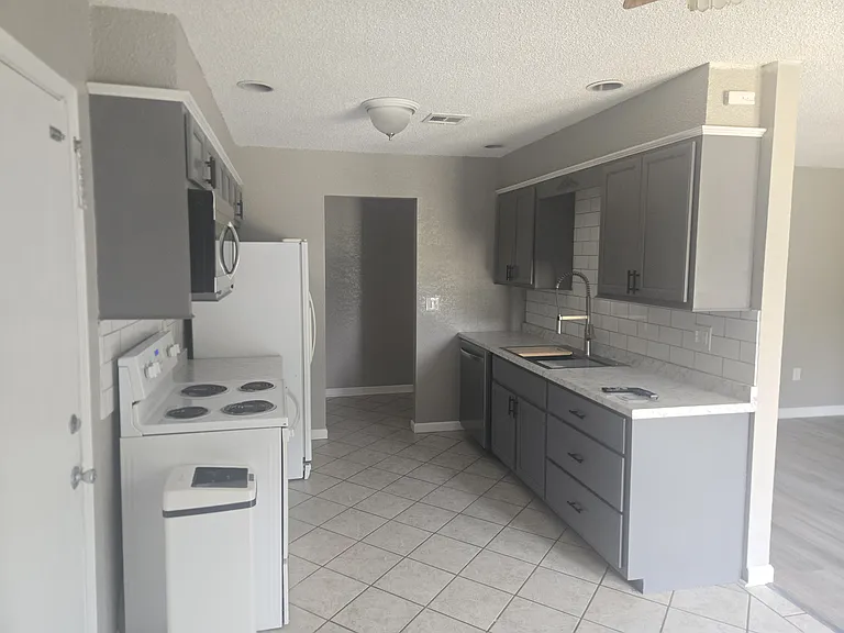 14205 NE 4th St — Photo 6