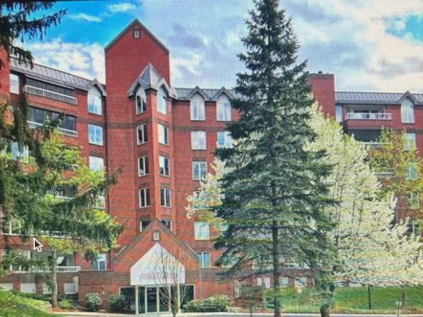 300 River Road #407, Manchester, NH 03104