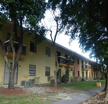 2nd image of 4141 Lakeside Dr