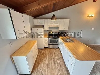 2 bed, 1.0 bath, 1102 sqft, $1,375 — Photo 2