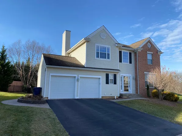966 Little Cedar Ct, Allentown, PA 18104