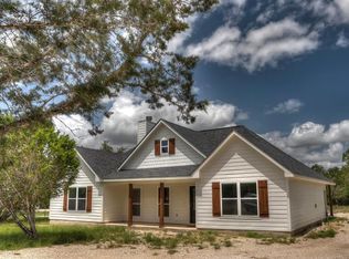 153P Holmes Dr, Leakey, TX 78873
