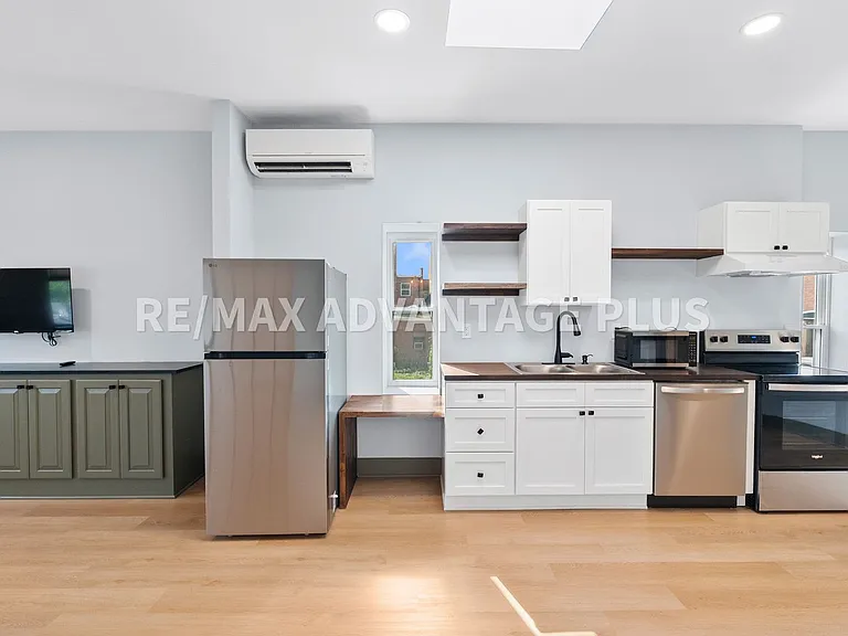 118 W 3rd St — Photo 7