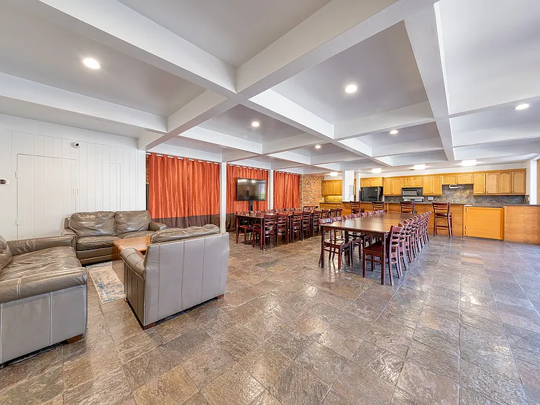 6505 Green Valley Cir #301 — Photo 28