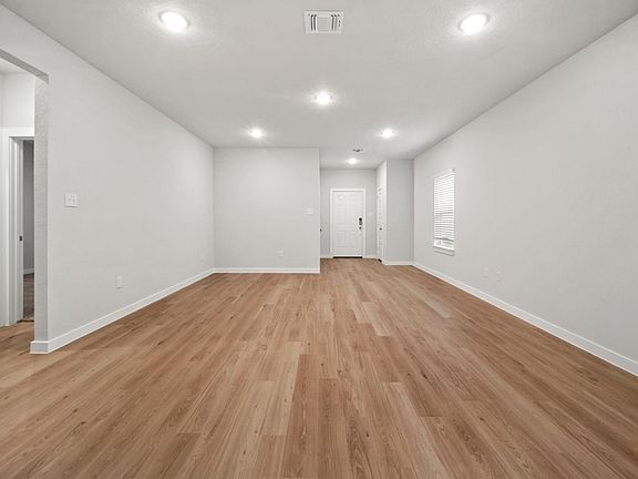 5th image of 14539 Camino Way