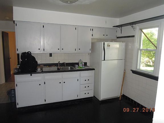 4th image of 427 Georgia Ave