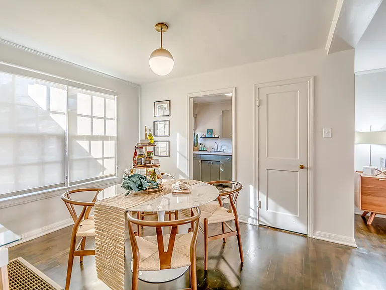 Urban Living in our Kessler Park Apartment Homes — Photo 37