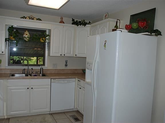 5th image of 1340 Forest Lake Dr