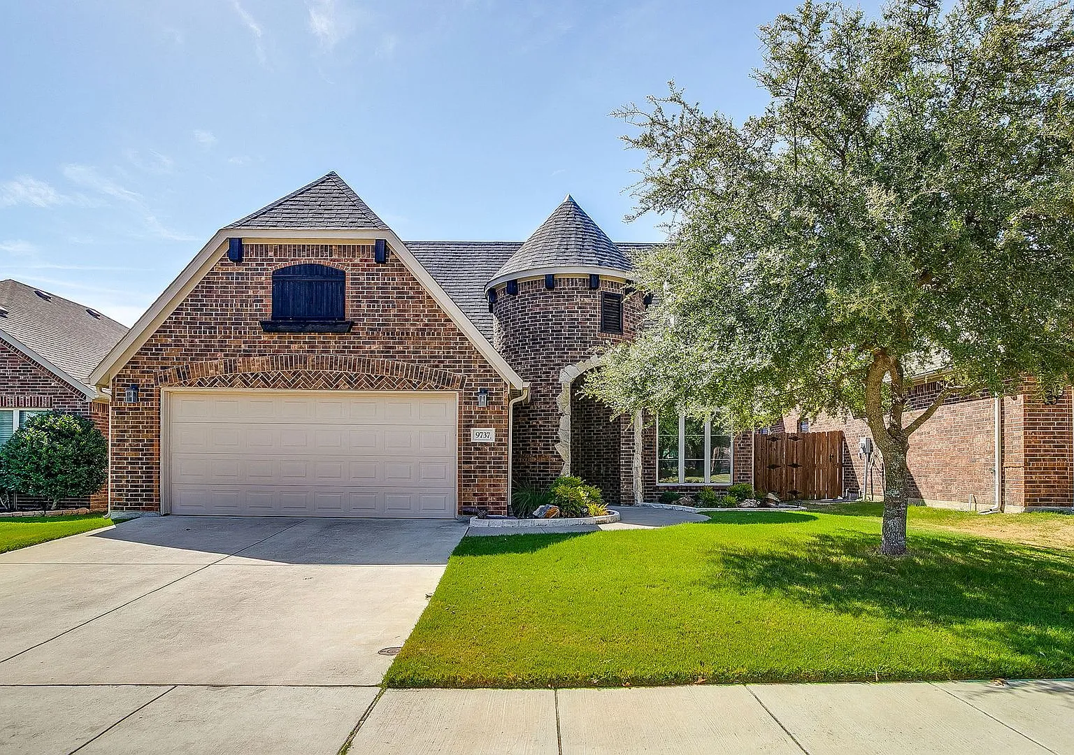 Stunning 3 Bed, 2 Bath Home in Secluded and Highly Desired Skyline Ranch- FWISD- 76126 — Photo 1