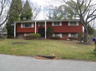 9 Manchester Dr, Spring Valley, NY 10977