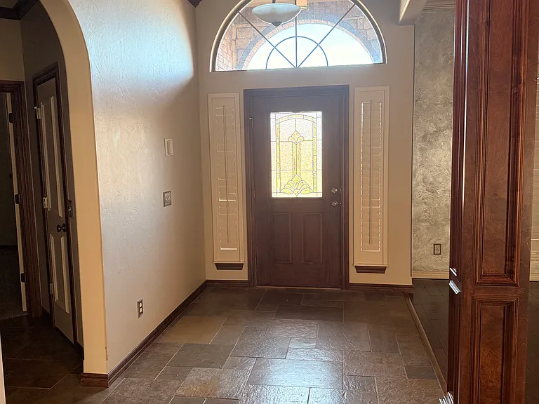 130 Viewmont Dr — Photo 3