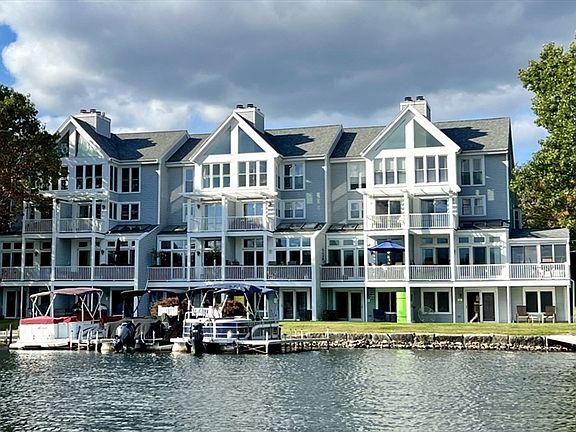 2nd image of 22 Union Point Rd Unit 22