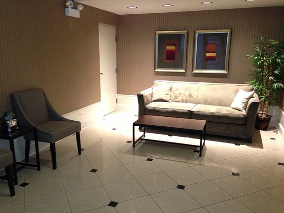 3rd image of 1350 W Fullerton Ave APT 404