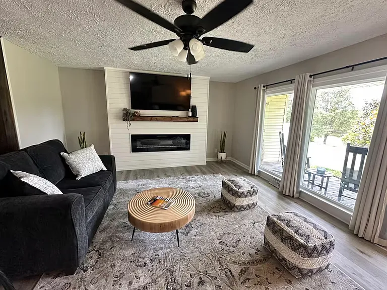 5591 E Antioch Rd — Photo 2