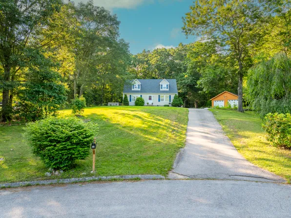 18 Salt Box Circle, Montville, CT 06382