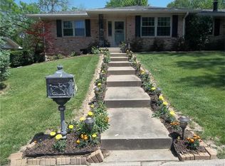 320 Harrisburg Dr, Belleville, IL 62223