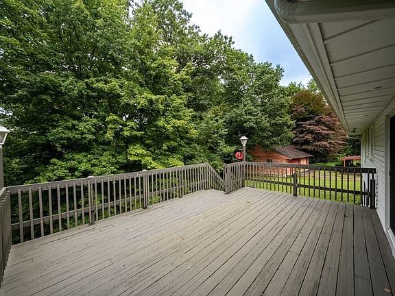 5th image of 124 Greenhill Dr