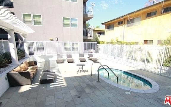 5th image of 11925 1/2 Kling St #K303