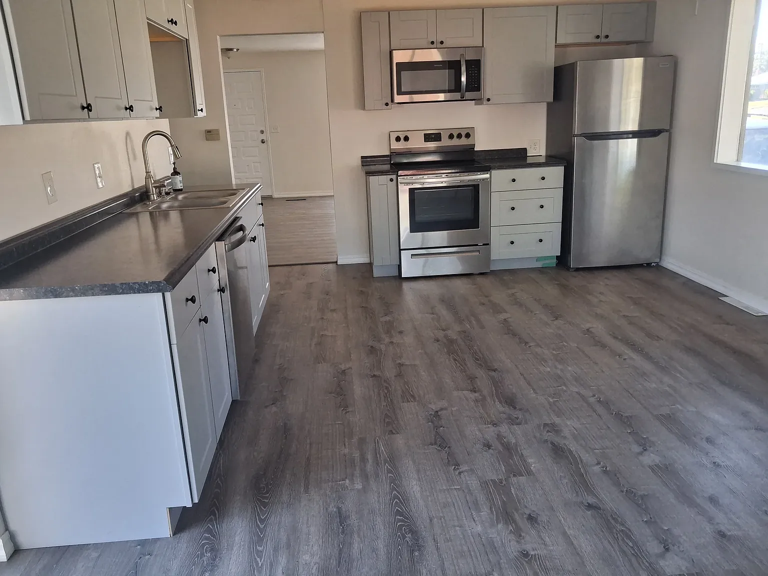 3 bed, 1751 sqft, $2,400 — Photo 3