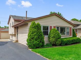 26W409 Harrison Ave, Winfield, IL 60190