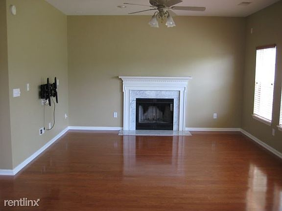 Hdwds and FP in Living Room