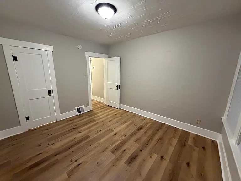 1211 SW Woodward Ave — Photo 5
