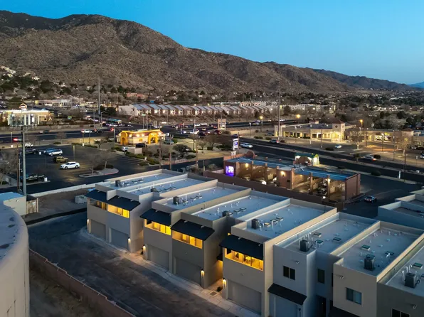 4527 Villa Loma Ln NE, Albuquerque, NM 87111