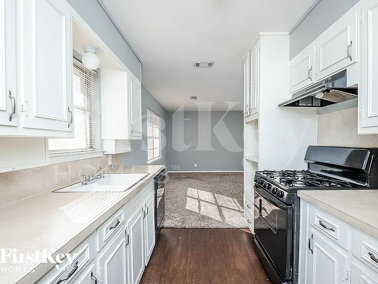 6709 Alma St — Photo 8