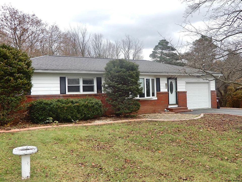 1st image of 4 Flensburg Dr