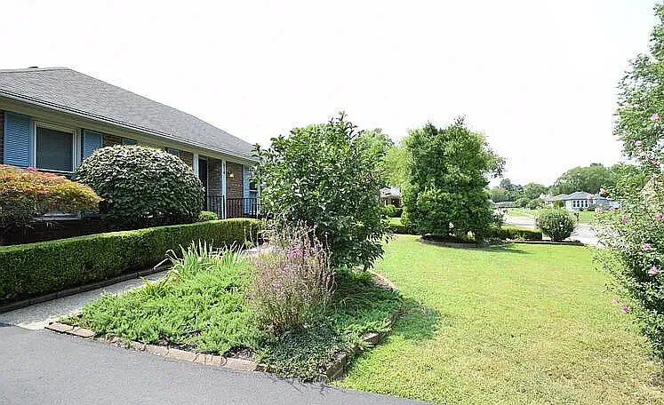 3 bed, 2255 sqft, $2,385 — Photo 4