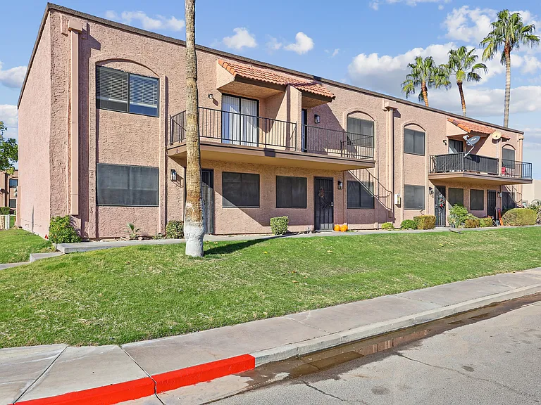 Las Palmas Townhomes — Photo 9