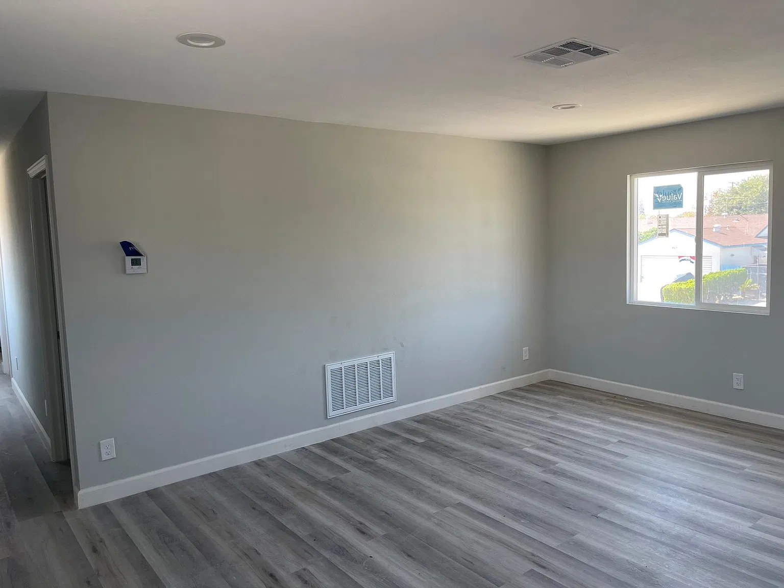 2 bed, 1000 sqft, $3,000 — Photo 2