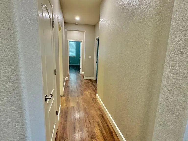 10520 Rollins Dr — Photo 17