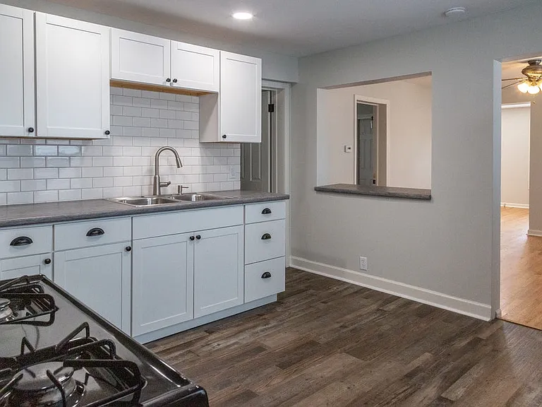 407 Willis Ave #1 — Photo 2