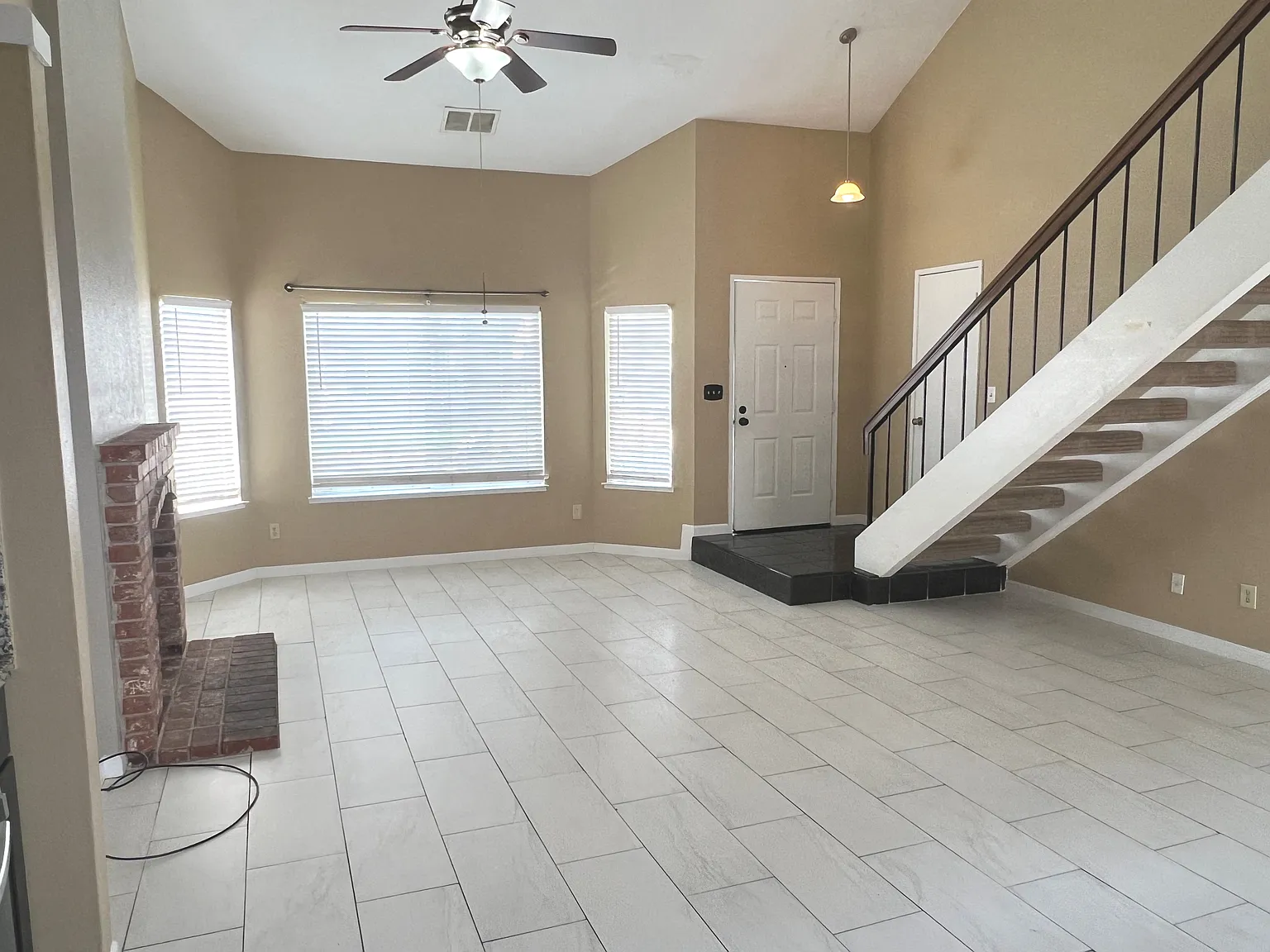 3 bed, 1248 sqft, $3,100 — Photo 2
