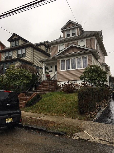 1st image of 60 Park Pl