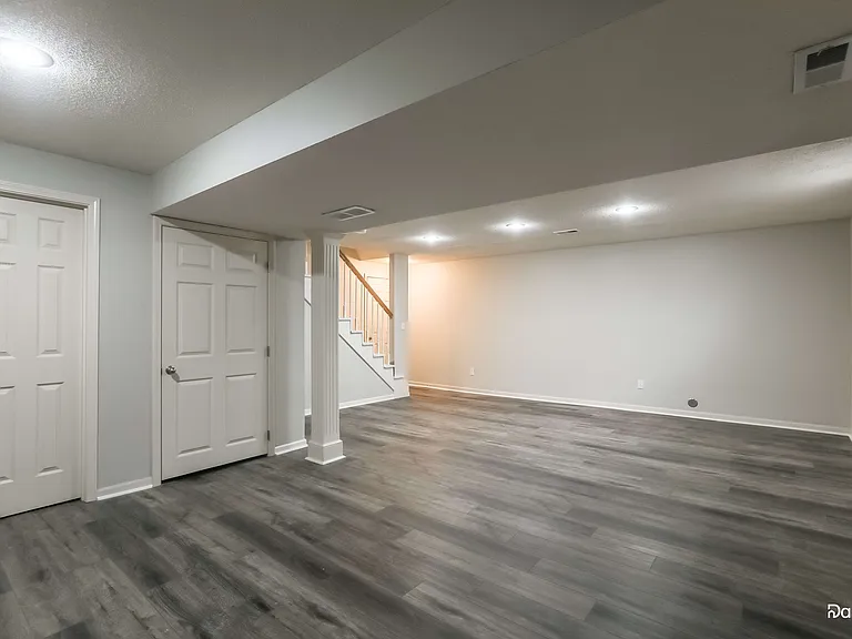 8116 N Spruce Ave — Photo 11