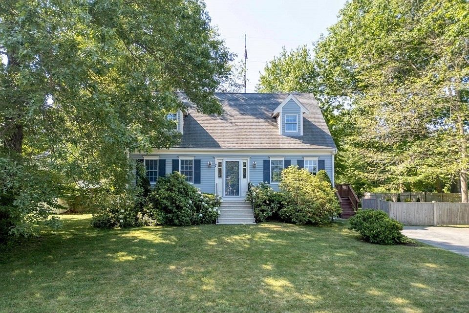 7 Nobscot Brook Ln, Rockland, MA 02370 | Zillow