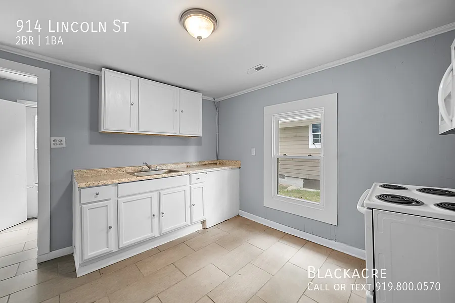 Cute 2 Bedroom bungalow — Photo 3