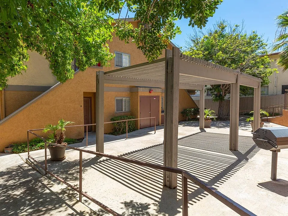 452 F St Chula Vista CA 91910 Courtyard