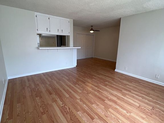 2nd image of 13605 Burbank Blvd Unit 3