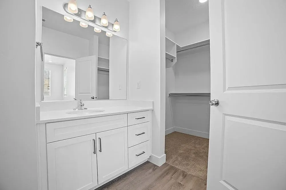 Building Photo - 5801 S Garnet Dr #6201