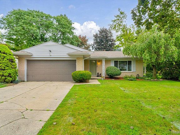 2nd image of 29994 Rambling Rd