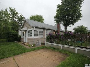 32 Norwood Rd, Port Washington, NY 11050