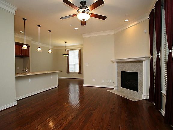 4th image of 810 Garden Rose Ln