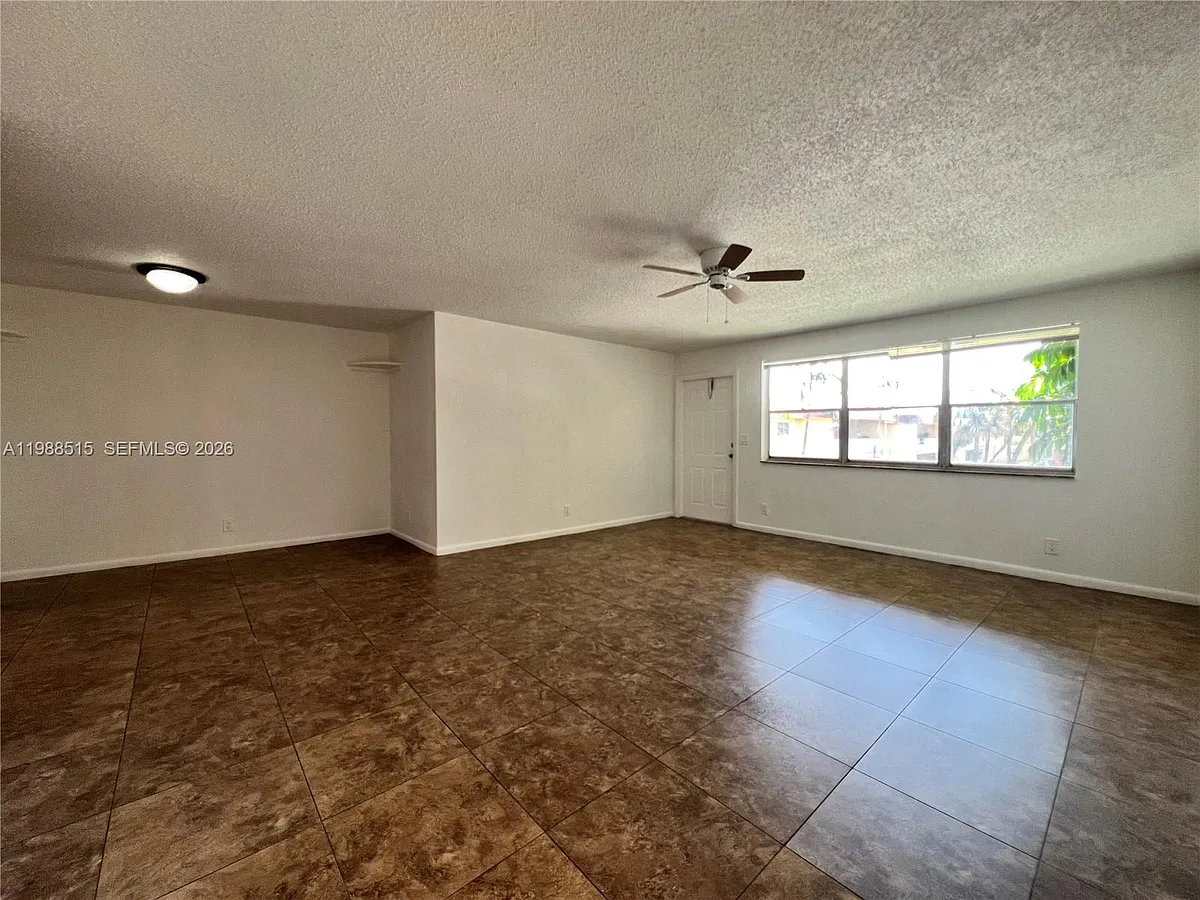 Building Photo - 850 E Commercial Blvd #216B