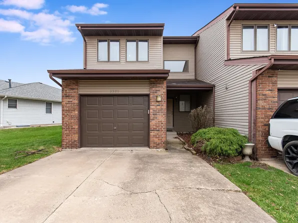 2501 Red Oak Trl, Crest Hill, IL 60403