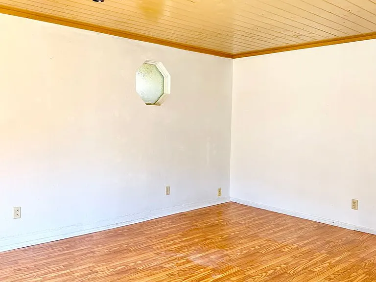 16420 Huron Dr — Photo 26