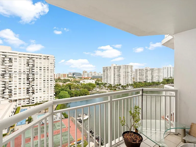 18071 Biscayne Blvd #1401 — Photo 30