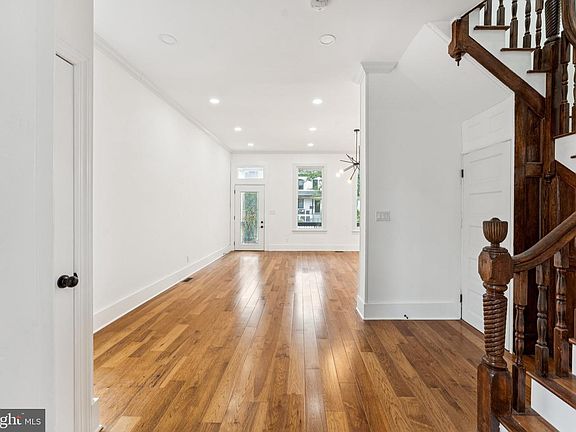 4th image of 2105 4th St NE